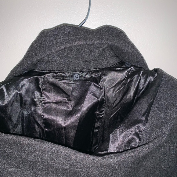 SOLD! •Coat• - Picture 7 of 8